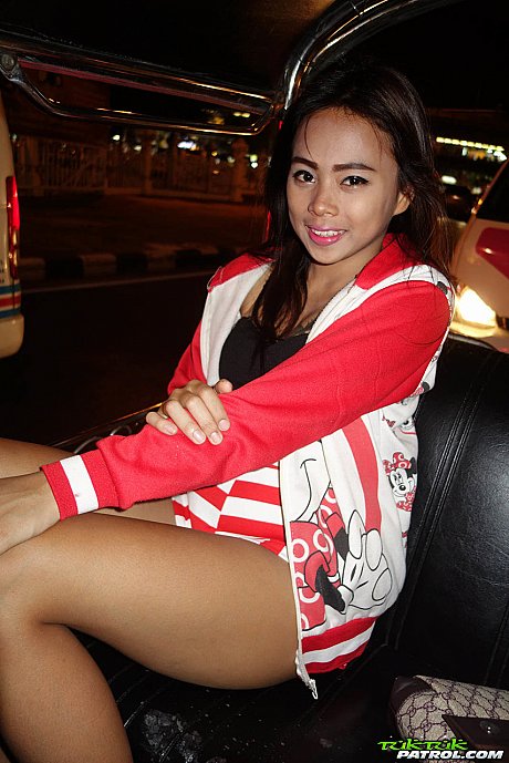 Tourist picks up young Thai lady on the street and creampies her oriental snatch - Image 2 of 20  in Pussy category  