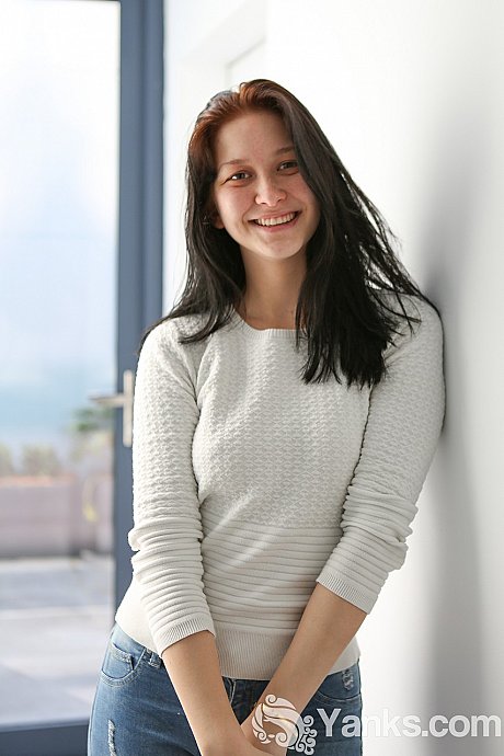 Smiley fresh teen hottie Lulu Reynolds peels jeans & masturbated natural furry cunt - Image 1 of 16  in Close Up category   featuring Lulu Reynolds 