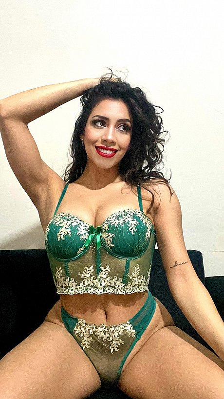 Curvy babe Bianca Sanchez flaunts her giant ass in a hot compilation - Image 9 of 10  in Babe category   featuring Bianca Sanchez 