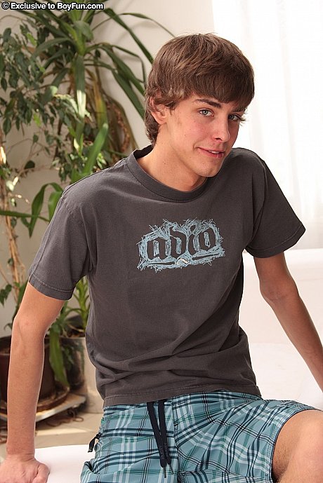 Hot twink Simon Clay strips naked & shows off his boner up close - Gallery #34826