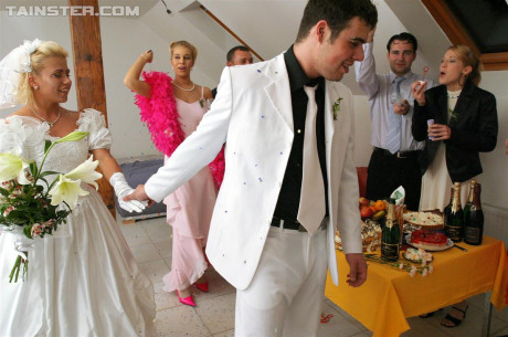 New bride dressed in her wedding dress plays water sport games at reception - #1100076