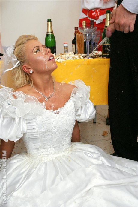 New bride dressed in her wedding dress plays water sport games at reception - #1100086