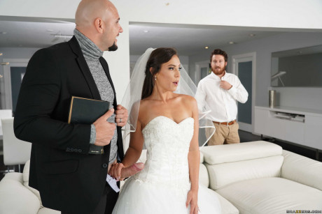 Bootylicious bride Kelsi Monroe screws a handsome officiant on her wedding day - #893775