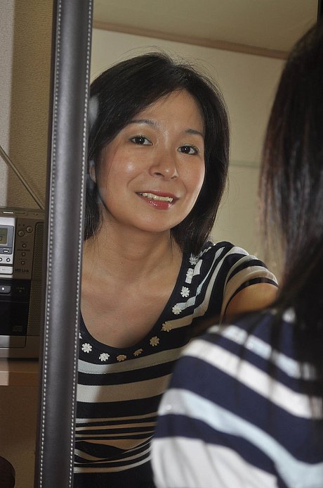 Thin Japanese old lady Akiko Oda strips and shows her hairy wet beaver - Gallery #2489
