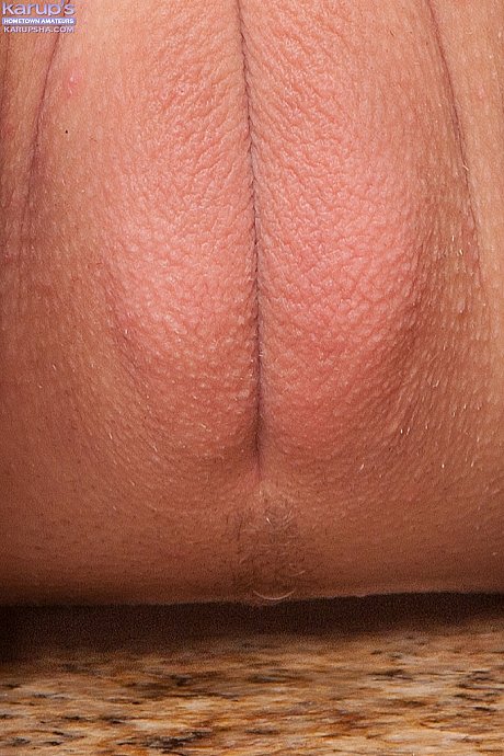 Busty amateur Roxy Lovette getting nude and exposing her pretty toes - Image 12 of 16  in Pussy category   featuring Roxy Lovette 