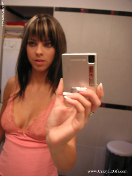 Hot gf Mellie Swan takes selfies of her giant natural melons in the mirror - #894438