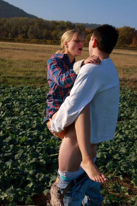 Blondy skank girlfriend lady and her boyfriend have sex in a crop field away from prying eyes - #647275