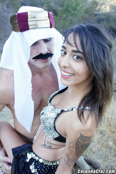 Inked belly dancer Penelope Stone gives a bj & gets poked & facialed outdoors - #438682