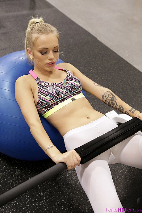 Athletic blondy tramp Alex Grey has her petite snatch filled with gym creampie - Image 5 of 19  in Pussy category   featuring Alex Grey 