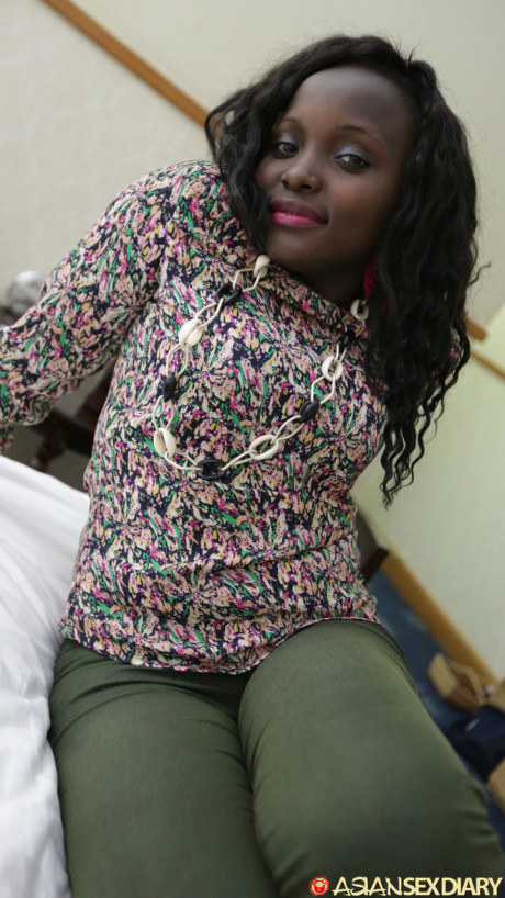 Cute amateur black Barbra shows her bubble butt and takes a hot boner - #1430286