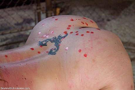 MILF with a monstrous butt Sabrina Fox gets punished with a vibrator in bondage - Gallery #30149