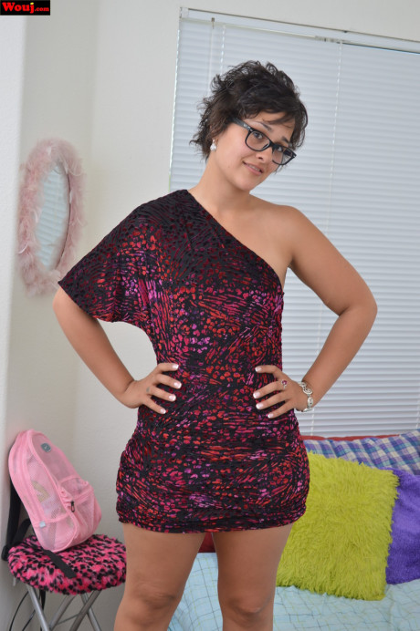 Nerdy amateur WouJ exposes her giant behind and poses in her bedroom - #801209