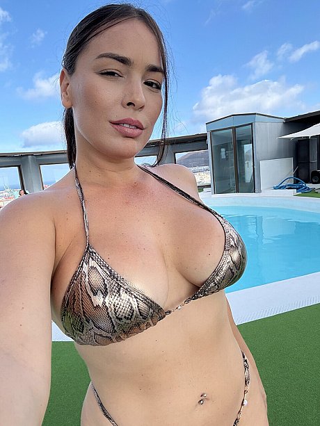 OnlyFans Yareli Roses yareli, Sophie Moone, Irina Bruni - Image 2 of 10  in Amateur category   featuring Sophie Moone, yareli, Irina Bruni 