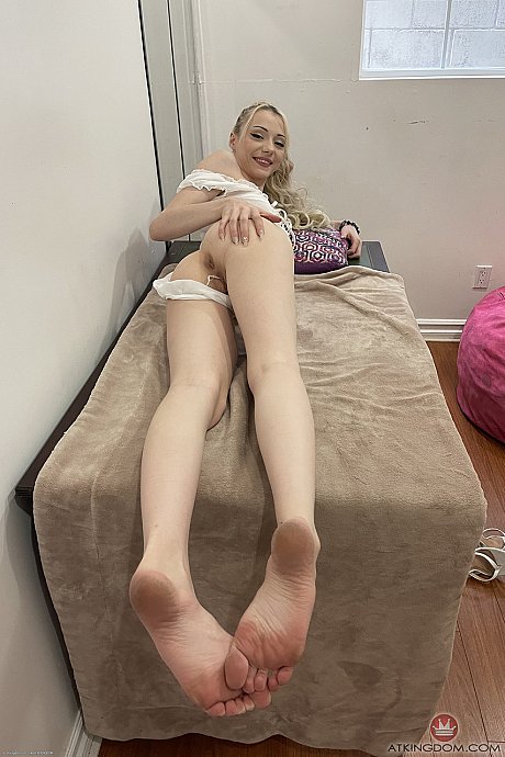 Bootylicious amateur Cecelia Taylor toying her freshly shaved pussy - Image 14 of 21  in Pussy category   featuring Cecelia Taylor 