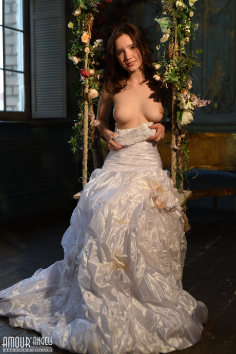 Teen bride frees her enormous naturals from wedding dress as she strips naked - #1004246