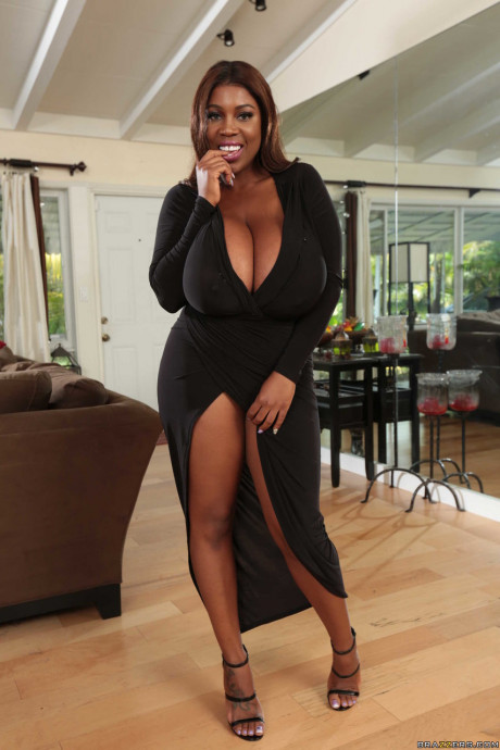 Buxom ebony with giant melons Maserati reveals her charming curves in a solo - #1106696
