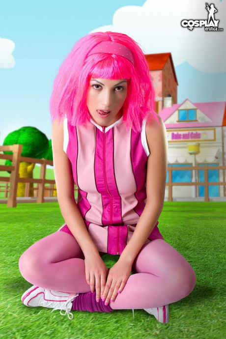 Adorable slut girlfriend lady with pink hair Lazy Town exposes her nice body on a lawn - #502744