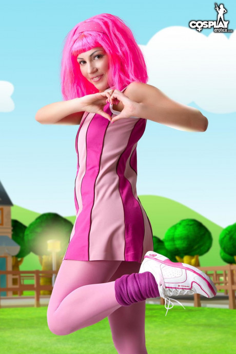 Adorable slut girlfriend lady with pink hair Lazy Town exposes her nice body on a lawn - #502745