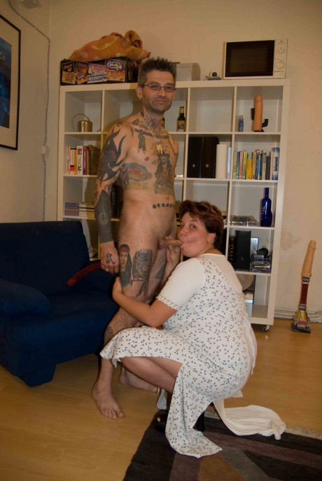 Amateur BBW Renate Zug mounts a tattooed boy boyfriend guy in the booty with a strap on cock - #587709