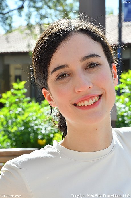 Elegant amateur babe Giulia flashes her bra and panties in public - Image 16 of 20  in Teen category   featuring Giulia Wylde 