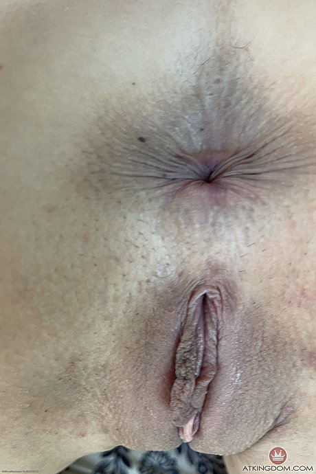 Girlfriend Jasmine Wilde shows her large melons & holes in a hot amateur solo