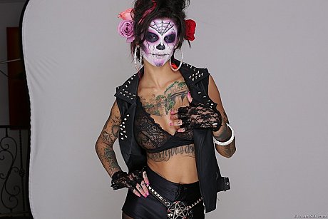 Tattooed skank broad Bonnie Rotten removing her ebony outfit and reveals fake  tits - Image 5 of 21  in Pantyhose category   featuring Bonnie Rotten 