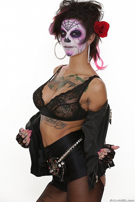 Tattooed skank broad Bonnie Rotten removing her ebony outfit and reveals fake  tits - Image 6 of 21  in Pantyhose category   featuring Bonnie Rotten 