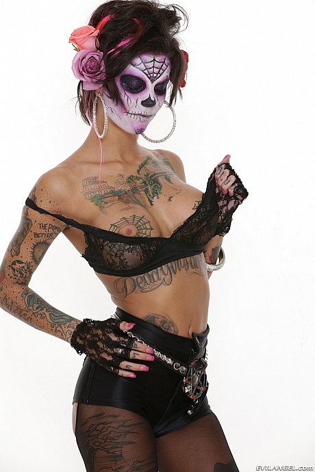 Tattooed skank broad Bonnie Rotten removing her ebony outfit and reveals fake  tits - Image 9 of 21  in Pantyhose category   featuring Bonnie Rotten 