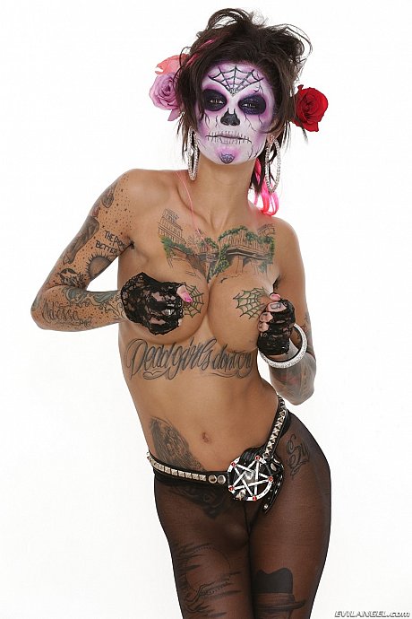 Tattooed skank broad Bonnie Rotten removing her ebony outfit and reveals fake  tits - Image 19 of 21  in Pantyhose category   featuring Bonnie Rotten 