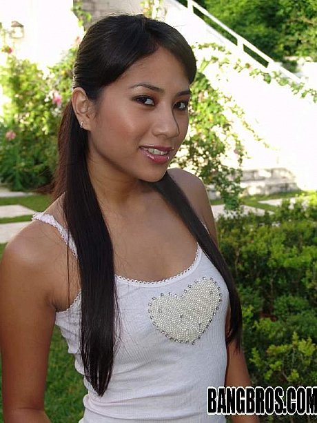 Pretty tasty asian whore broad Nyomi Marcela gives nice handjob and boobjob outdoors - Image 1 of 16  in Close Up category   featuring Nyomi Marcela 