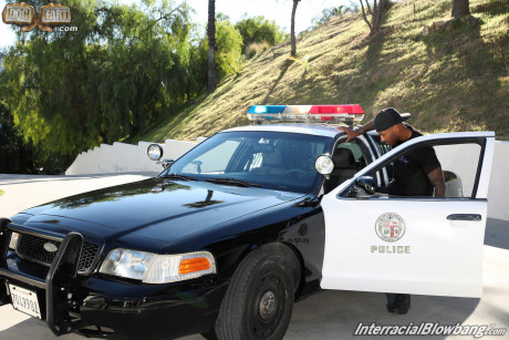 Policewoman Eliza Ibarra participates in an interracial blowbang - #781105
