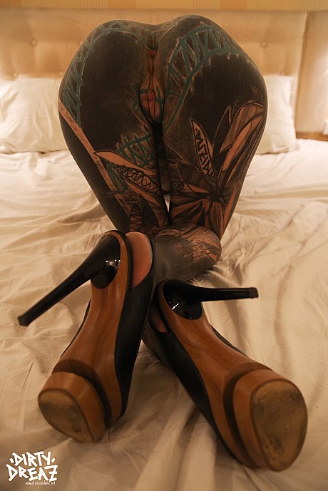 Heavily tattooed chick girlfriend broad fists her twat after masturbating with a sex toy - Image 6 of 16  in Dildo category   featuring Anuskatzz 