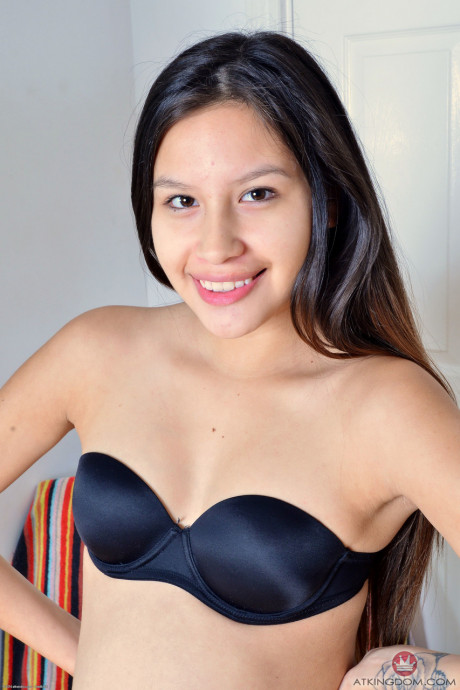 Tiny-boobed amateur teen Zaya Cassidy flaunts her pink beaver up close - #1315566