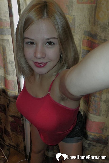 Lovely amateur babe exposing her her juicy natural titties in a solo - Image 6 of 14  in Babe category   featuring Evelyn Cage 
