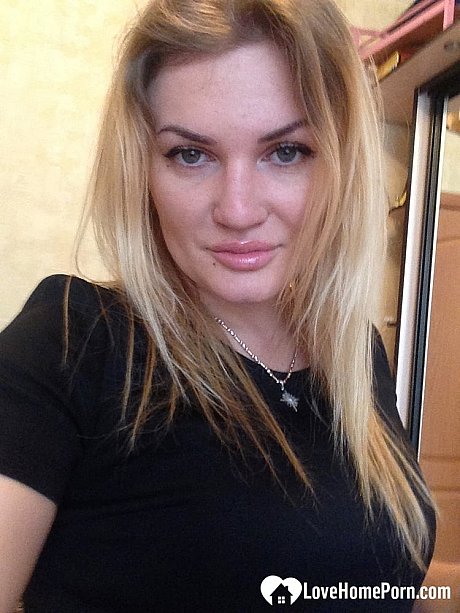Blondie amateur shows off her juicy boobies & snatch while taking naked selfies - Image 15 of 20  in Amateur category  