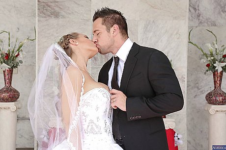 Groupsex party after wedding with fine milfs Julia Ann and Nicole Aniston - Image 1 of 16  in Cumshot category   featuring Nicole Aniston, Johnny Castle, Julia Ann 