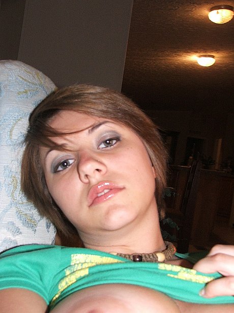 Amateur babe Dee unveils her humongous natural melons and poses in a solo - Image 16 of 20  in Babe category   featuring Dee 