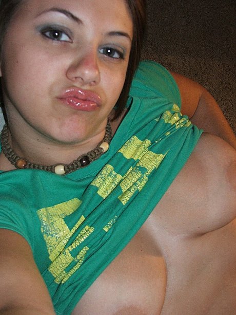 Amateur babe Dee unveils her humongous natural melons and poses in a solo - Image 19 of 20  in Babe category   featuring Dee 