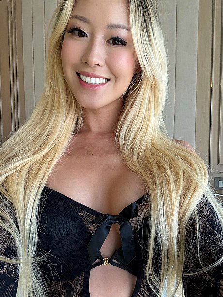 OnlyFans Best oriental girlfriend performed by Best oriental girlfriend naked Photos - Gallery #29648