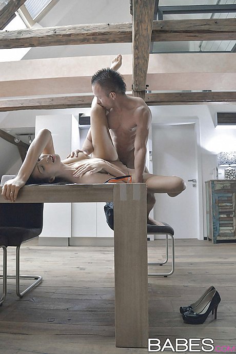 Attractive tall brunette Kitty Jane is undressing and banging with hardcore boy - Gallery #48113