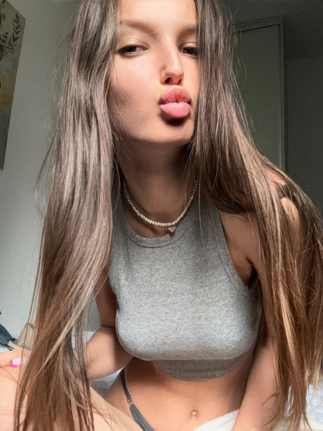 Stunning OnlyFans cam babe shows off her flawless slender body - #1369152