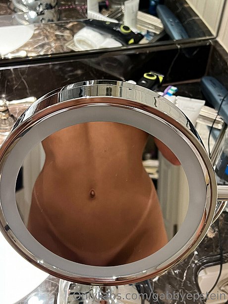 OnlyFans amateur Gabby Epstein exposes her humongous behind and boobs in a solo - Image 2 of 20  in Close Up category  