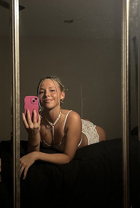 OnlyFans Lil Mia starring Lil Mia Hot Gallery - Image 13 of 13  in Teen category   featuring Lil Mia 
