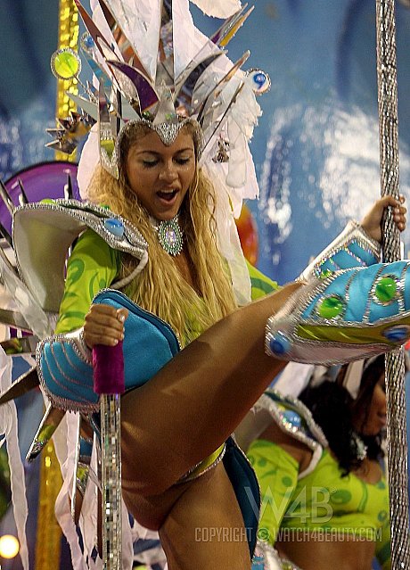 Alluring Latinas in sweet costumes expose their hot curves at the Rio Carnival - Image 5 of 10  in Model category  