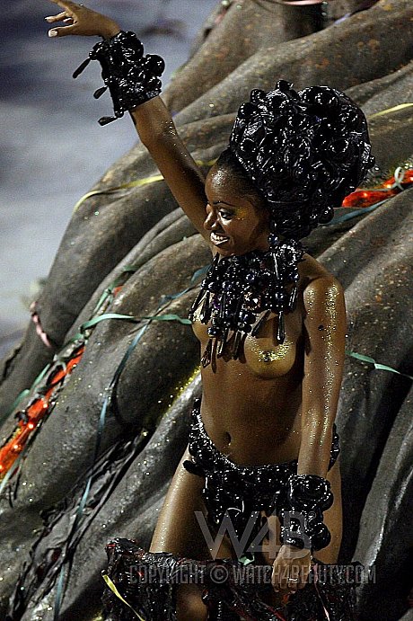 Alluring Latinas in sweet costumes expose their hot curves at the Rio Carnival - Image 7 of 10  in Model category  