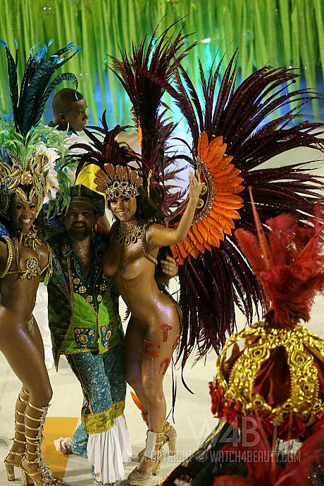 Alluring Latinas in sweet costumes expose their hot curves at the Rio Carnival - Image 10 of 10  in Model category  