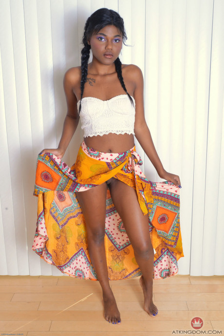 Thin ebony amateur Yara Skye strips and spreads her snatch in a solo - #1129482