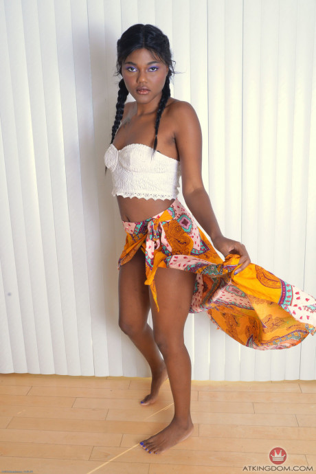 Thin ebony amateur Yara Skye strips and spreads her snatch in a solo - #1129483