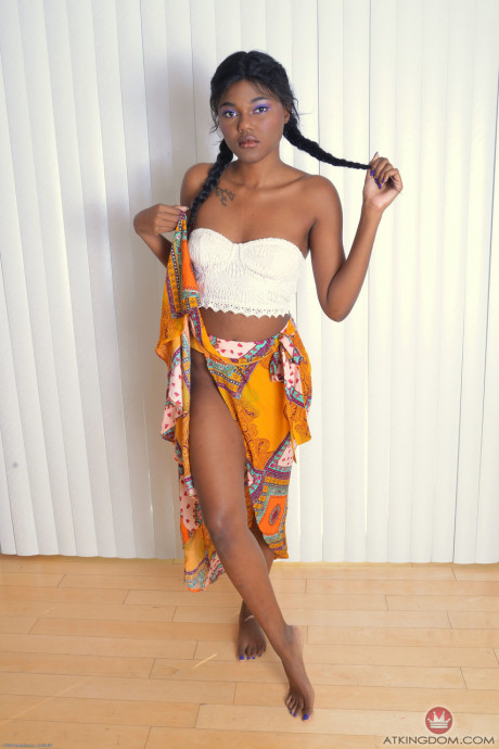 Thin ebony amateur Yara Skye strips and spreads her snatch in a solo - #1129484