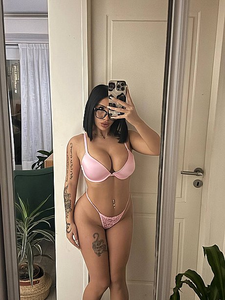 OnlyFans Leyla Amari performed by Leyla Amari Sex Images - Image 1 of 20  in Babe category   featuring Leyla Amari 